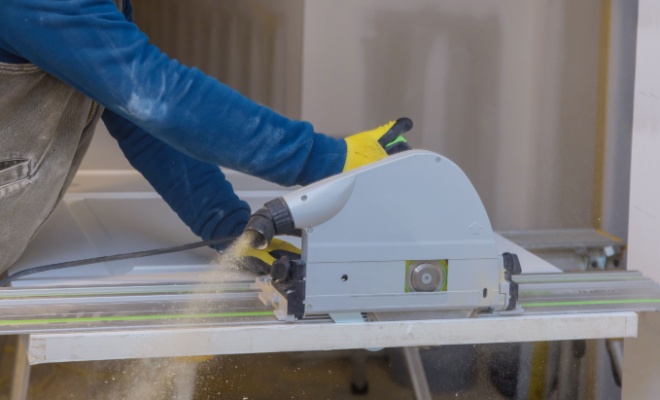 professional using a saw