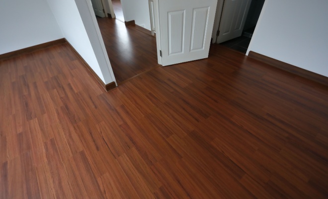 installed laminate floor showing threshold moulding