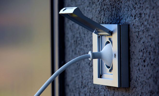 Metal outdoor socket