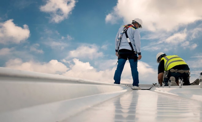 Installing rubber roofing