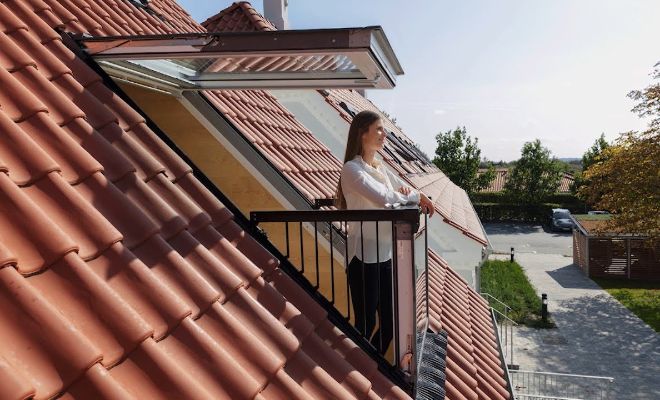 Balcony roof window