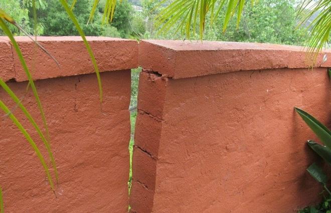 garden wall leaning