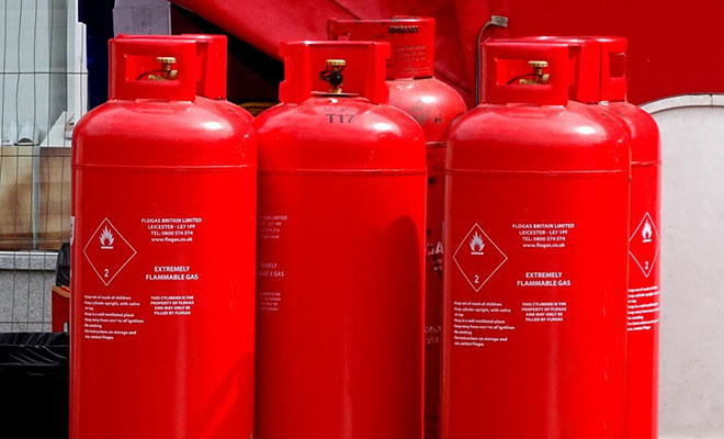 multiple red cylinders