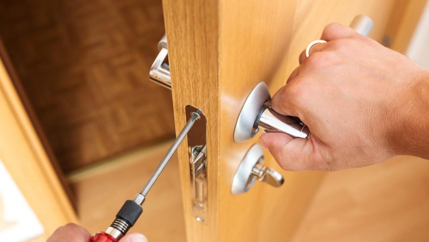 door lock cost replace