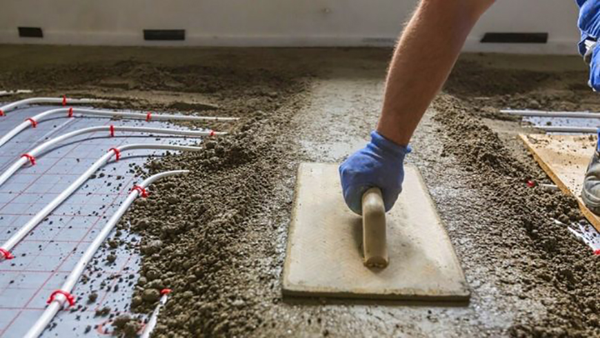 Floor screed over underfloor heating